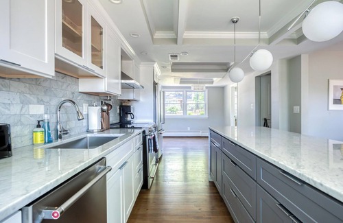 Arlington Ridge Maison | Beautiful Fully Renovated 3 Bedroom House 5 Mins to DC & DCA - Best Location!