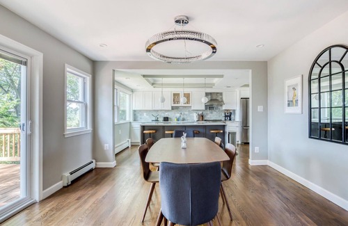 Arlington Ridge Maison | Beautiful Fully Renovated 3 Bedroom House 5 Mins to DC & DCA - Best Location!