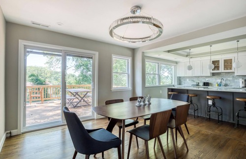 Arlington Ridge Maison | Beautiful Fully Renovated 3 Bedroom House 5 Mins to DC & DCA - Best Location!