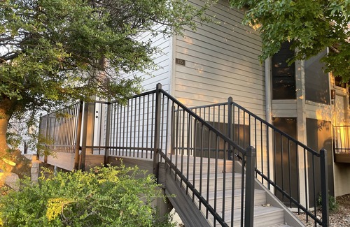 Lakeway Copropriété | Beautiful furnished 3 bedroom condo in upscale resort neighborhood