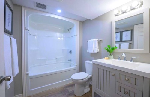London Maison | Beautiful, Furnished, Clean Self Contained Basement with Utilities, London ON