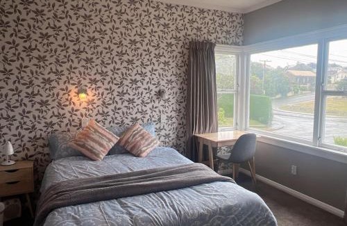 Oamaru Maison | Beautiful garden view 4BR house