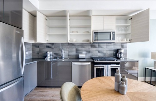Civic Core Appartement | Beautiful Gaslamp 1BR w/ Gym, Sauna & W/D, nr shops, by Blueground