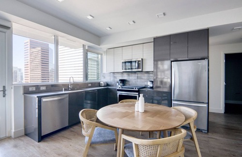 Civic Core Appartement | Beautiful Gaslamp 2BR w/ Gym, Sauna & W/D, nr shops, by Blueground