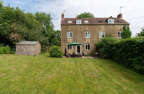 Bourton-on-the-Water Cottage | Beautifully presented holiday cottage in the Cotswolds - Holly Cottage