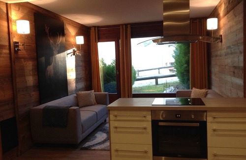Les Esserts Appartement | Magnifique appartement rénové au rez-de-chaussée de ski 2017.