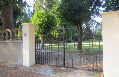 Voutenay-sur-Cure Cottage | Beau Gite dans un beau parc