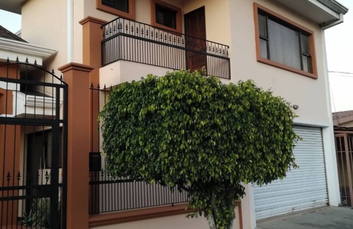 Cartago Maison | Belle maison, chambre principale avec jacuzzi et balcon privé, belle vue