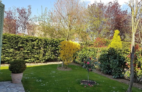 Bussy-Saint-Georges Maison | Jolie maison spacieuse avec un grand jardin près de Disneyland, bien équipée!