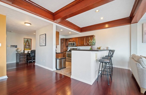 Pittsburgh Maison | Beautiful Hillside Home with Incredible City Views!! Great Location and Privacy!
