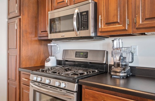 Pittsburgh Maison | Beautiful Hillside Home with Incredible City Views!! Great Location and Privacy!