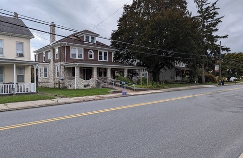 Bally Maison | Beautiful historic stone house in small-town Bally.