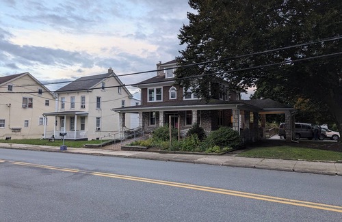Bally Maison | Beautiful historic stone house in small-town Bally.