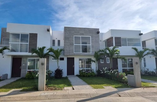 Boulevard Barra Vieja Maison | Beautiful home in Acapulco Dream Diamante, with beach club