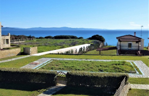 Nea Propontida Maison | Beautiful holiday home by the sea with sea views