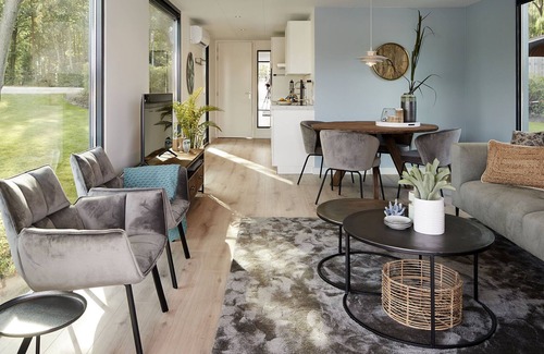 Maasbree Maison | Beautiful holiday home above the water, in a holiday park in Limburg