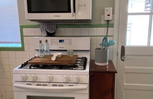 St. Louis Appartement | Beautiful Holly Hills Hideaway - 2BD/1BA in charming, safe & quiet neighborhood!