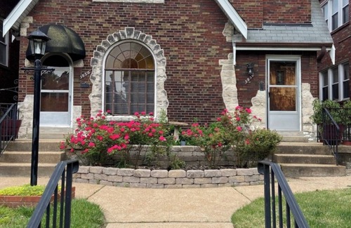 St. Louis Appartement | Beautiful Holly Hills Hideaway - 2BD/1BA in charming, safe & quiet neighborhood!