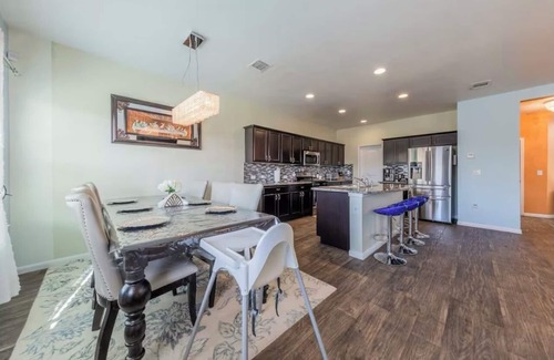 Austin Maison | Beautiful home, 2 living rooms, group getaway, in welcoming Austin