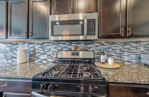 Austin Maison | Beautiful home, 2 living rooms, group getaway, in welcoming Austin