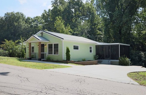 Apex Maison | Beautiful Home At Downtown Apex