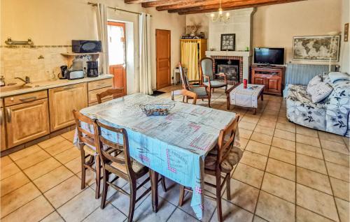 Chateau-la-Valliere Maison | Beautiful Home In Château-La-Vallière