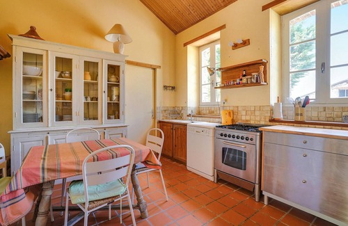 Nieul-le-Dolent Maison | Gorgeous home in Nieul Le Dolent
