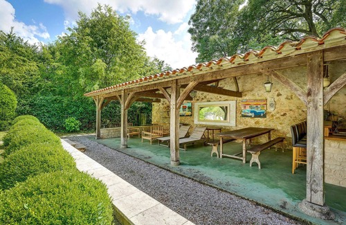 Nieul-le-Dolent Maison | Gorgeous home in Nieul Le Dolent