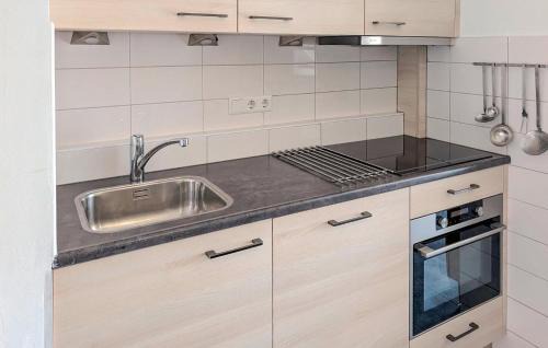 Bruinisse Maison | Beautiful Home In Bruinisse With Wifi
