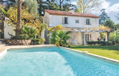 La Croix des Gardes Maison | Beautiful Home In Cannes With Kitchen