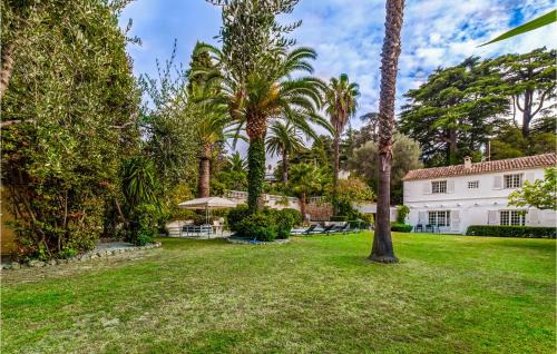 La Croix des Gardes Maison | Beautiful Home In Cannes With Kitchen
