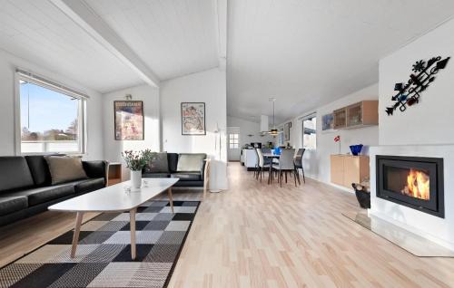 Dronningmolle Maison | Beautiful Home In Dronningmølle
