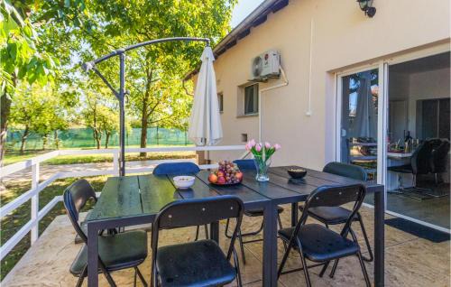 Donji Andrijevci Maison | Beautiful Home In Donji Andrijevci