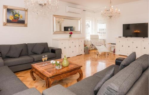 Dugo Selo Maison | Beautiful Home In Dugo Selo With Wifi