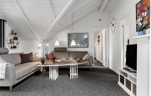 Farvang Maison | Beautiful Home In Fårvang With Wifi