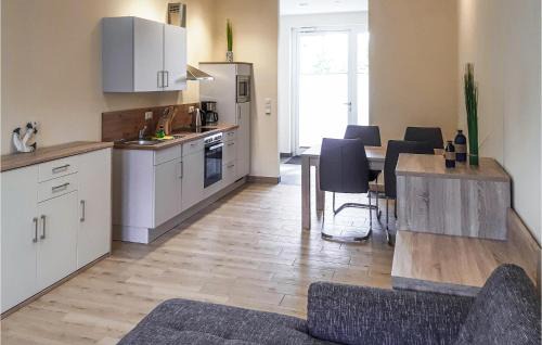 Gutzkow Maison | Beautiful Home In Gützkow With Kitchen