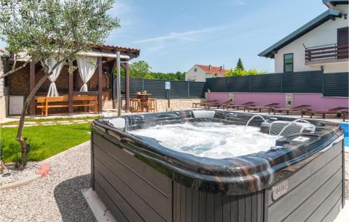 Hrvace Maison | Beautiful Home In Hrvace With Wifi