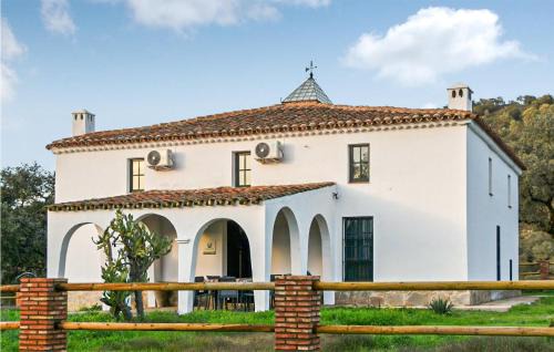 La Nava Maison | Beautiful Home In La Nava With Kitchen