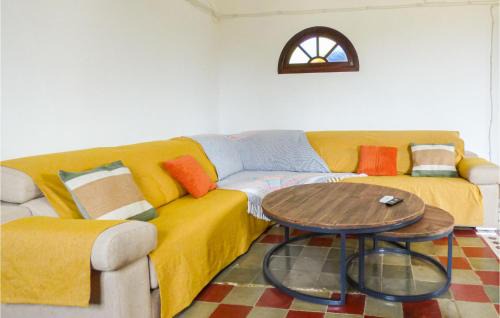 La Nava Maison | Beautiful Home In La Nava With Kitchen