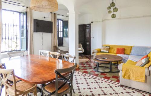La Nava Maison | Beautiful Home In La Nava With Kitchen