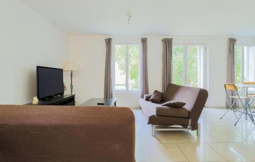 Monthenault Maison | Beautiful Home In Monthenault With Wifi