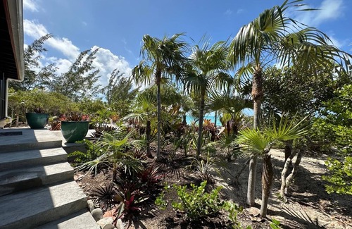 Pigeon Cay Maison | Beautiful home in Pigeon Cay 100 steps away from the Caribbean!