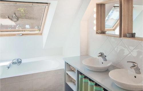 Pays Bigouden Sud Maison | Beautiful Home In Pont Labbé With Wifi