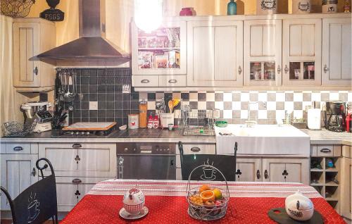 Sainte-Anne-sur-Brivet Maison | Beautiful Home In Salbris