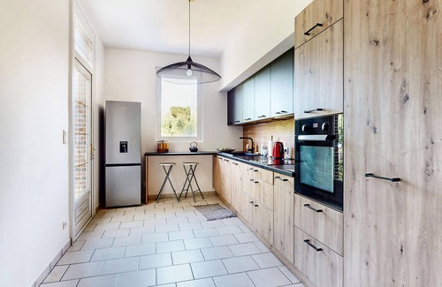 Sens Maison | Beautiful home in Sens with WiFi