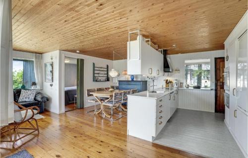 Spøttrup Maison | Beautiful Home In Spøttrup With Kitchen