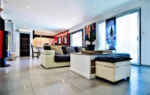 Saint-Victor-la-Coste Maison | Beautiful Home In St Victor La Coste