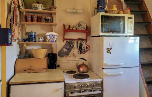 Sveio Maison | Beautiful Home In Sveio With Kitchen