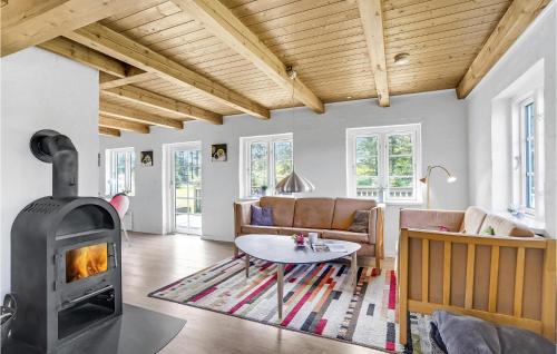 Øhuse Maison | Beautiful Home In Ulfborg With Kitchen