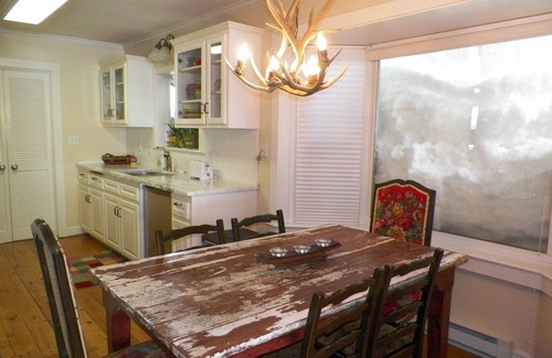 Crested Butte Maison | Belle maison dans le centre-ville de Crested Butte, à distance de marche des magasins, des restaurants et des chiens! 5% de réduction pour la réservation en ligne!
